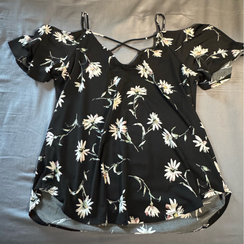 Kayleigh Valletta Cold Shoulder Back Detail Floral Print Top in Size Medium - Picture 2 of 4